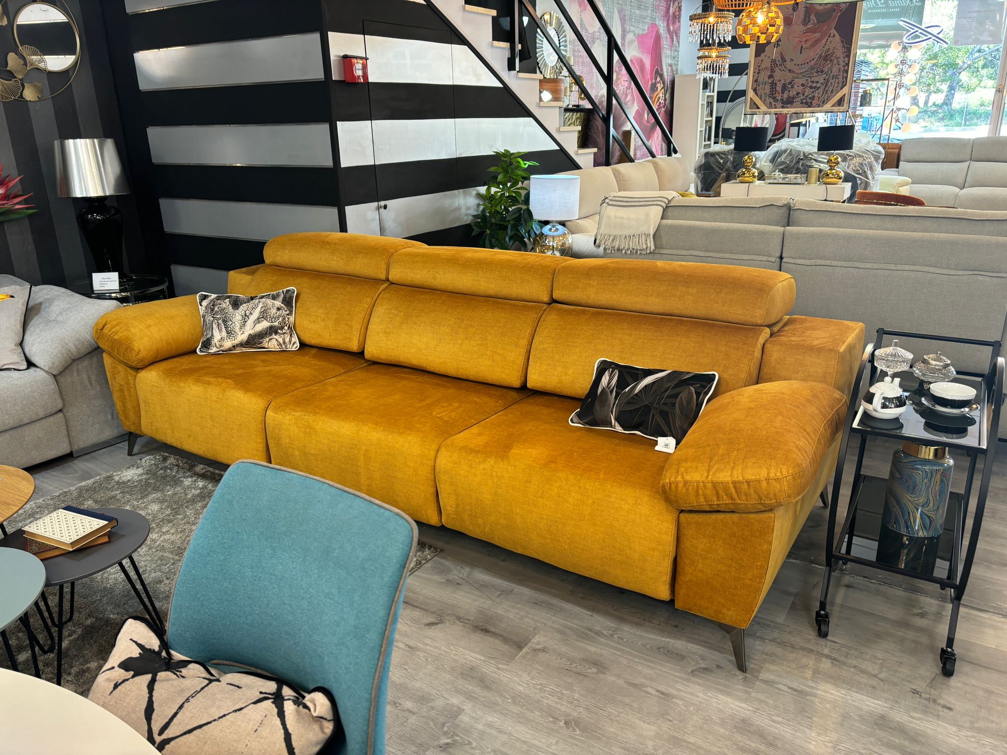 Ambiente decorado en la tienda Dama Divano del Garraf
