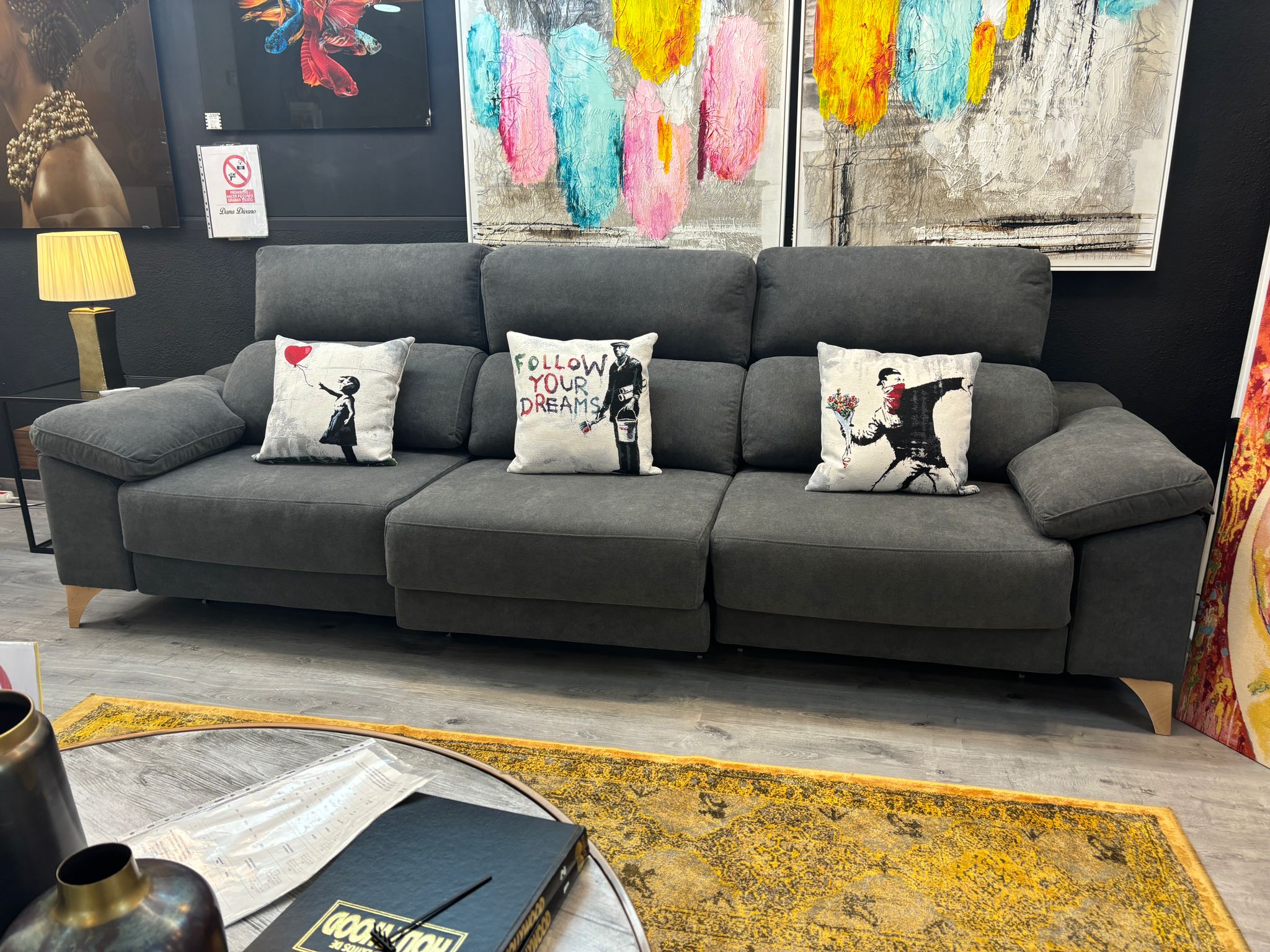 Sofá en el showroom de Dama Divano