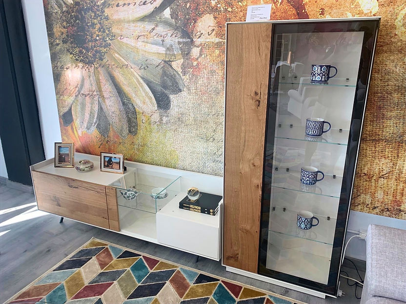 Ambiente de muebles y decoración en Dama Divano, cerca de Sitges