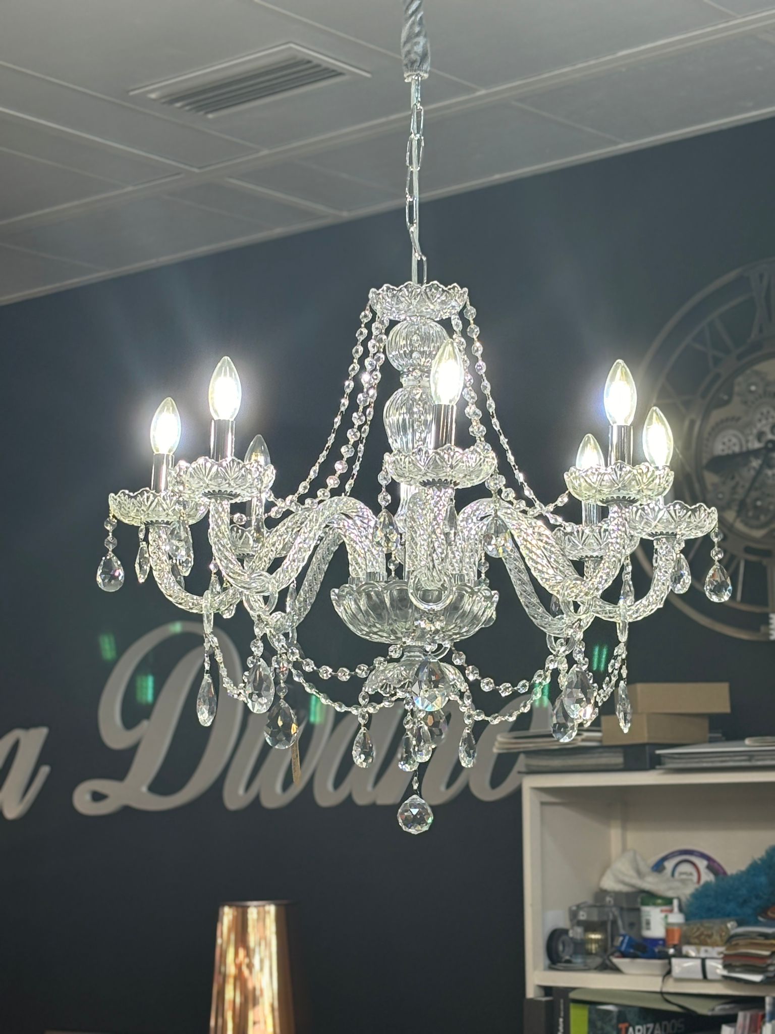 Iluminación decorativa en la tienda Dama Divano
