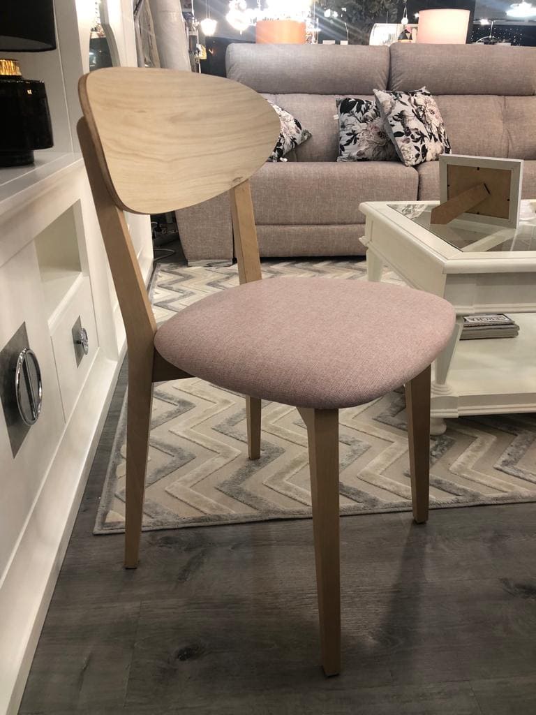 Sillas en el showroom de Dama Divano